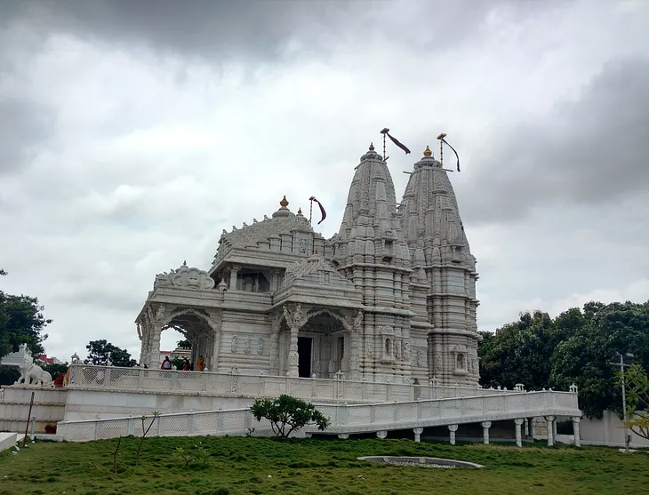 Visiting the Parshwanath Susheel Dham Temple and Shoolagiri: A One-Day Trip from Bangalore