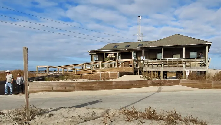 couple leave ramp to building on beachh