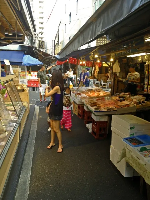 The guardian god of Tsukiji, that god came from the sea. The Japan that no one knows.
