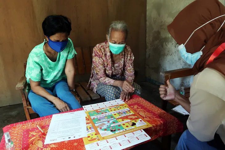 Ratna when delivering COVID-19 risk information and prevention education to an elderly participant who was accompanied by a family member