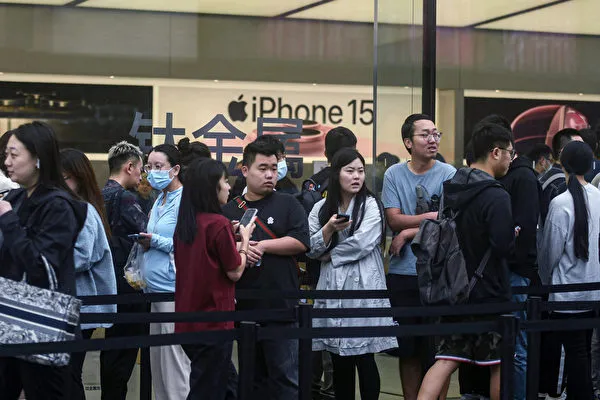 For some Chinese, buying iphone has become a political statement