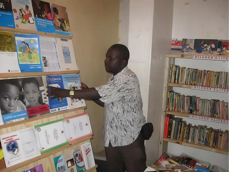 A picture of the author shows him in 2006 setting up a resource centre for children’s and teens’ books and other educational resources.