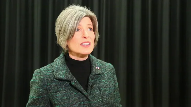 Joni Ernst Would be Better off with a Different President