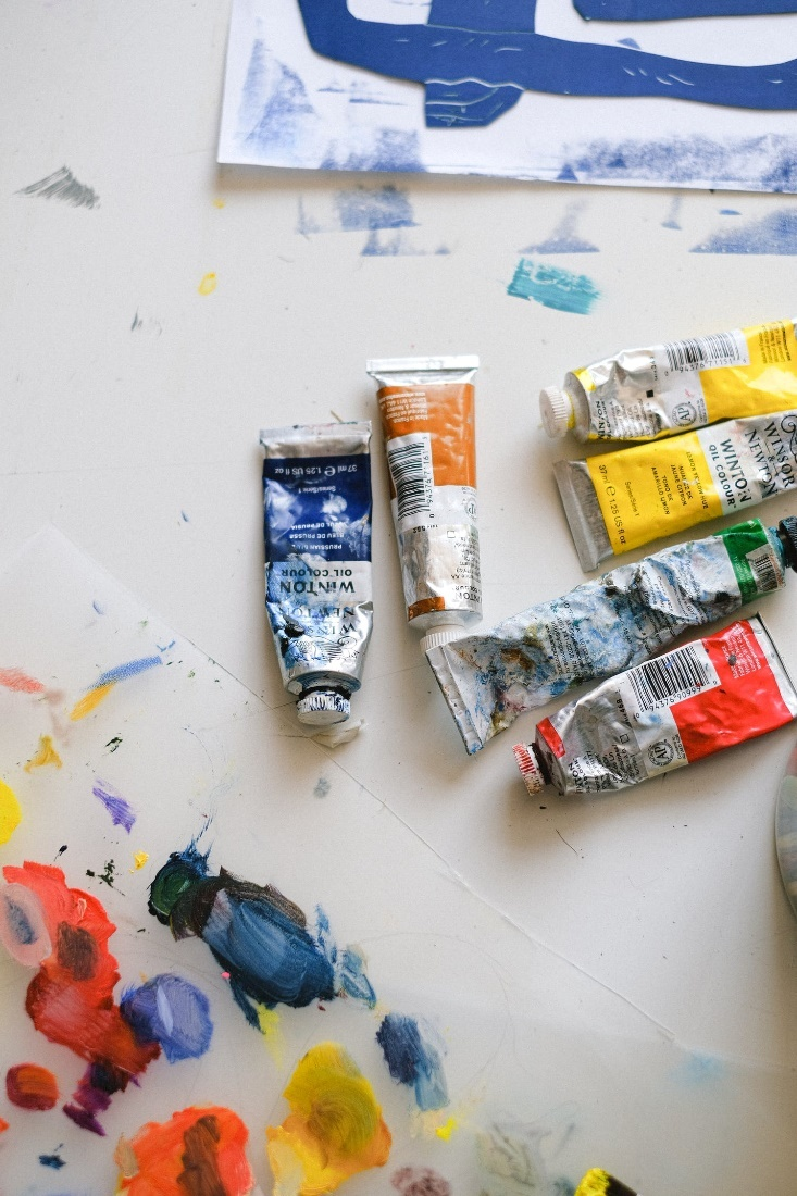 A Beginner’s Guide to Choosing an Art Medium by Kingsframings Medium