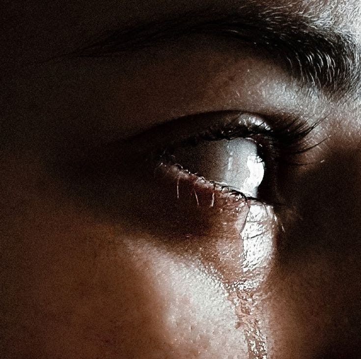 “Qui suis-je ?” La blessure invisible des enfants nés d’un viol en Afrique…