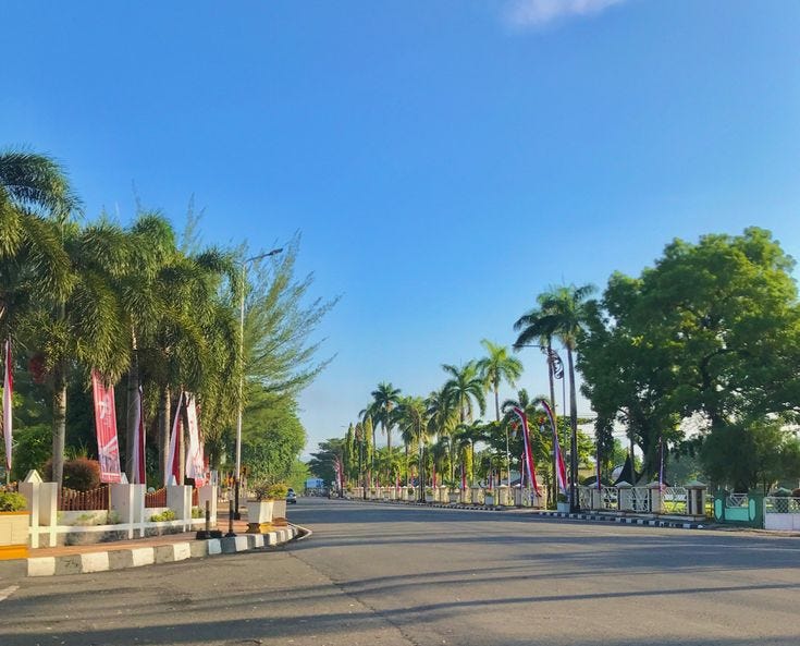 Padang luas sekali, kapan kita menyusuri tiap jalannya?