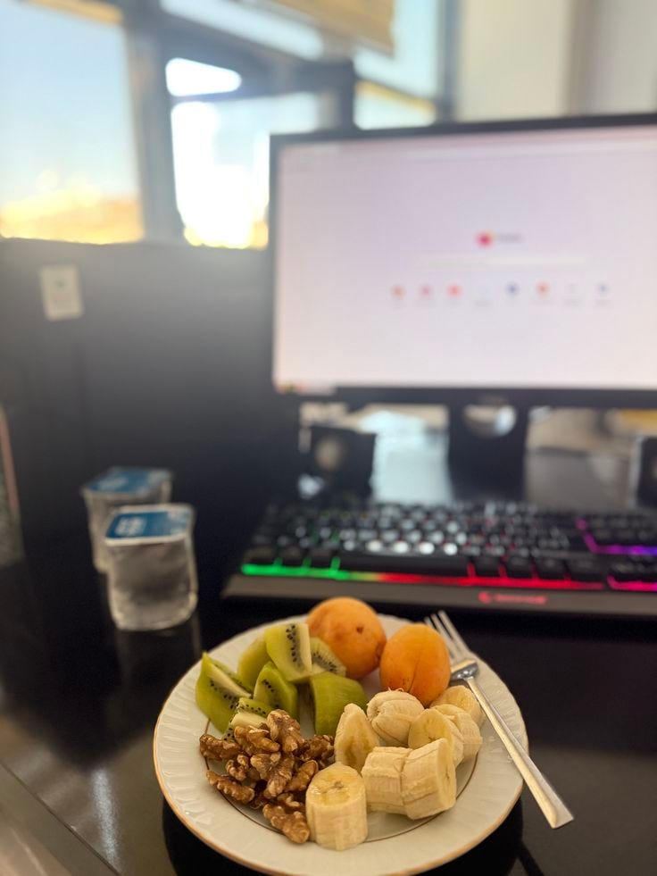 7 Healthy Snacks to Keep at Your Work Desk