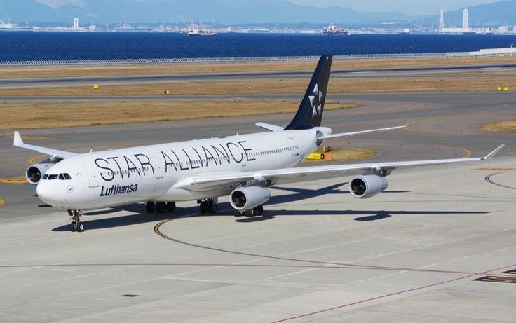 The Airbus A340–300 remains a cornerstone of Lufthansa’s long-haul fleet in 2026. As the airline accelerates its fleet modernization program, these venerable quadjets are scheduled for full retirement by 2028, marking the end of an era for one of the most iconic aircraft in Lufthansa’s history. Photo: Lufthansa.