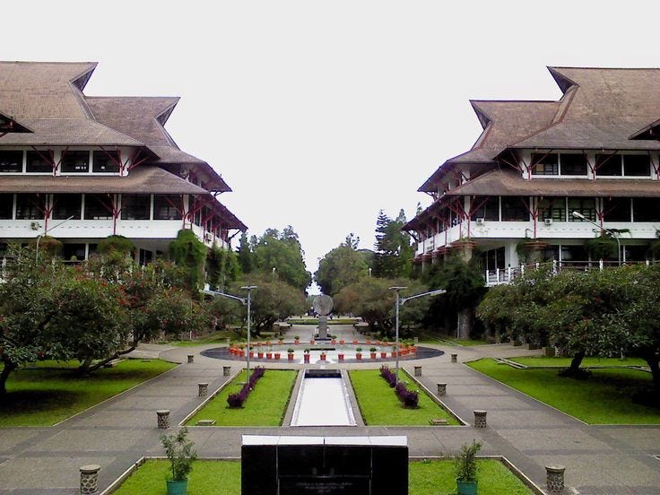 LANTAI TIGA KALI EMPAT