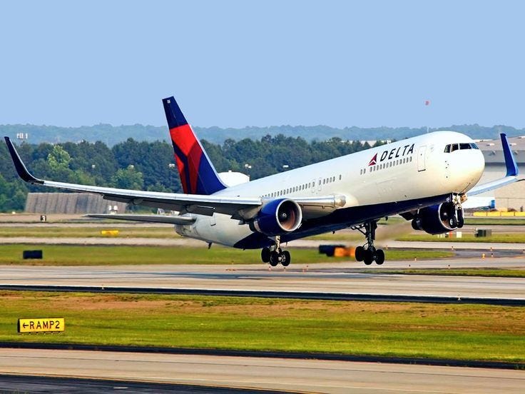 Delta Airlines Boeing 767–300ER about to touchdown