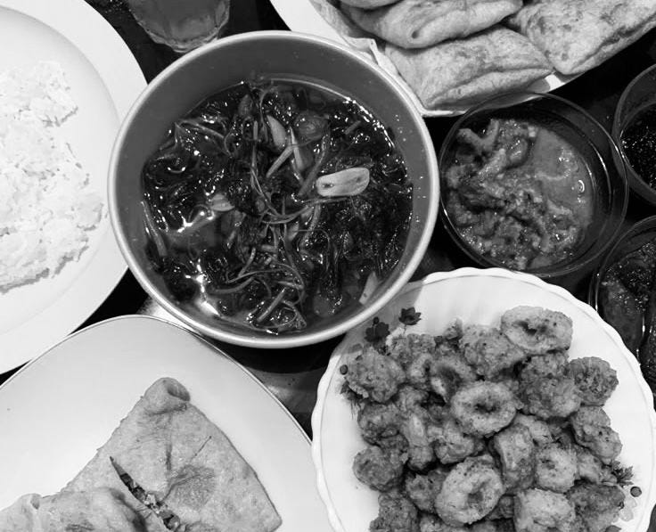 Sepiring Makanan yang Dingin (Esai)