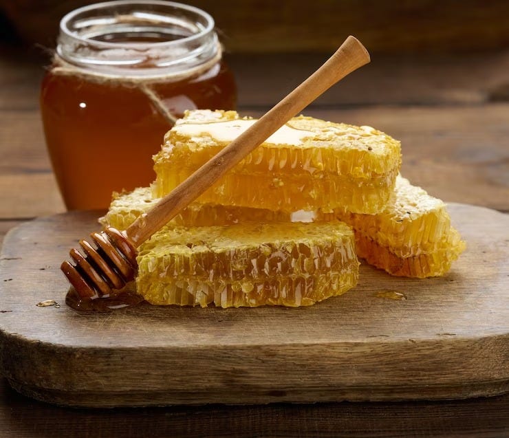 100 Pure, Raw & Unfiltered Honey by The honey colony Medium