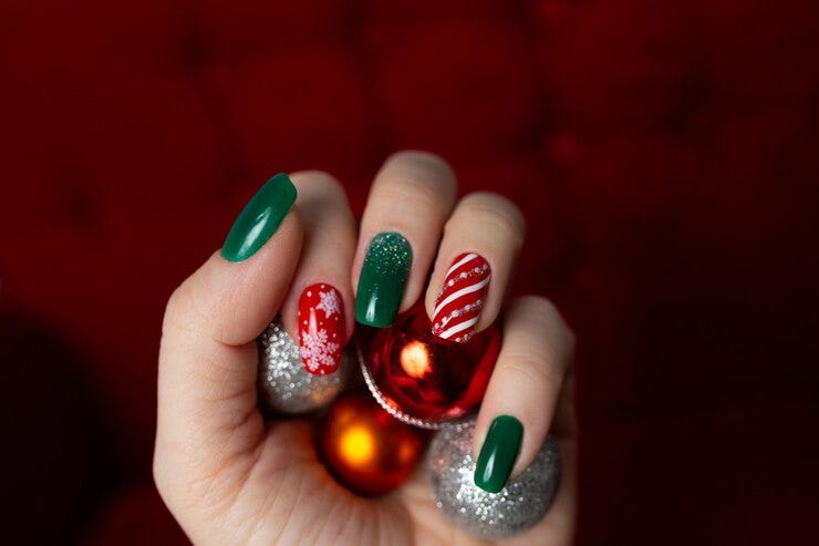 Christmas Nail Designs Simple Yet Stunning: Festive Manicure Ideas