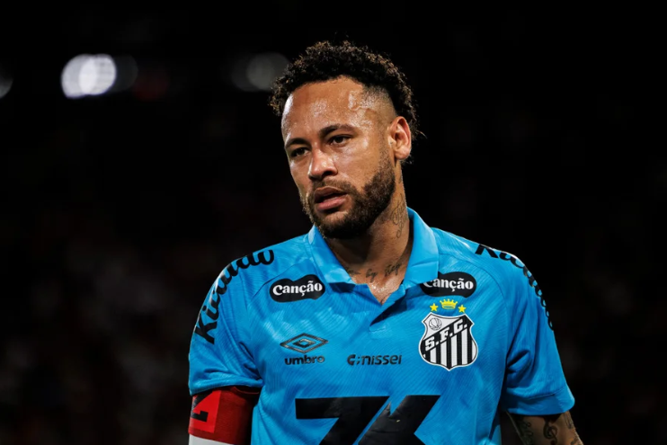 Neymar Jr. se encontra em mais um dilema com a camisa do Santos — Foto: Daniel Castelo Branco/Eurasia Sport Images/Getty Images