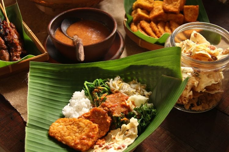 Melepas Rasa Terpaksa Berkat Seporsi Pecel Madiun