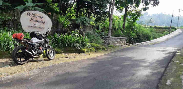 Motoran ke Desa Wisata Cibuntu, Kuningan. Sejuk dan menyenangkan