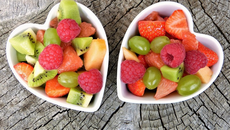 This Fruit Salad Bowl is a light and refreshing way to enjoy a variety of fresh fruits. Raspberries add a tart note, while kiwis add a tropical sweetness. Juicy grapes and ripe cantaloupe round out the flavors for a tasty and colorful dish that’s suitable for any occasion.