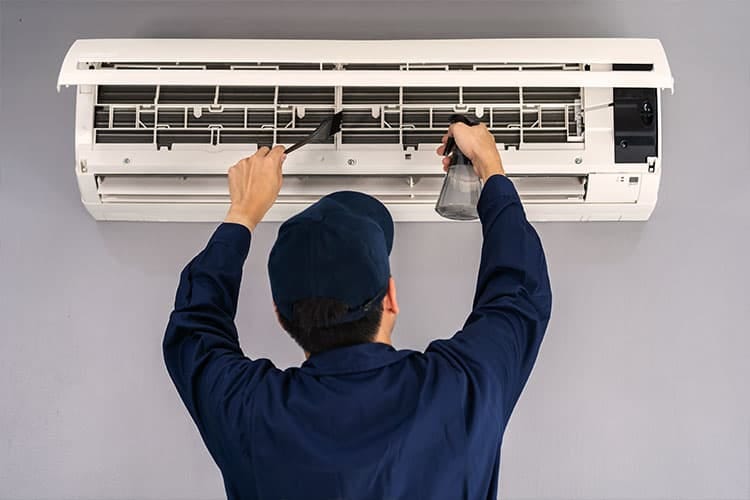 The Top 5 Benefits of Professional AC Repairing Services in Dubai | by  Sadaf Khan | Medium