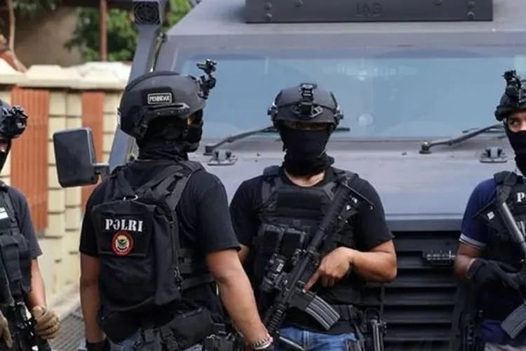 GEGER!! ANGGOTA DENSUS 88 DICIDUK POM TNI KARENA MENGUNTIT JAKSA AGUNG MUDA PIDANA KHUSUS