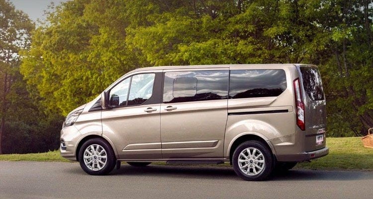 Effortless Group Journeys: Rent a 9-Seater VW Automatic in London