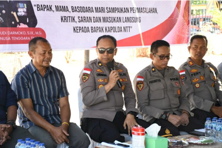 Wujudkan Polri Dekat Rakyat: Jumat Curhat Polda NTT Sapa Langsung Warga Kelurahan Naikolan, Kupang.