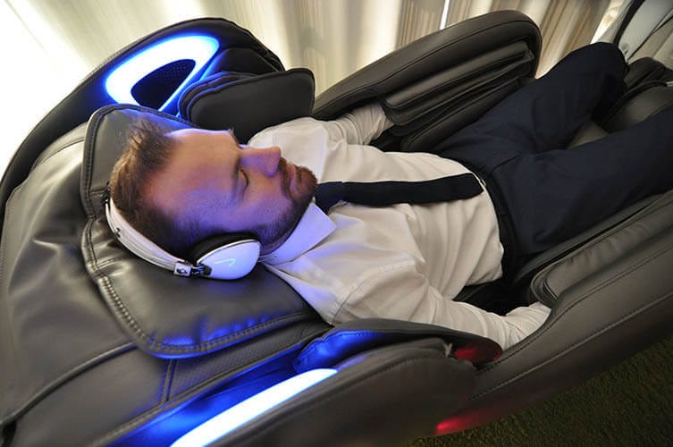 Les bars à sieste vous proposent tout un échantillons de fauteuils high-tech plus sophistiqués les uns que les autres. Source: barasieste.com