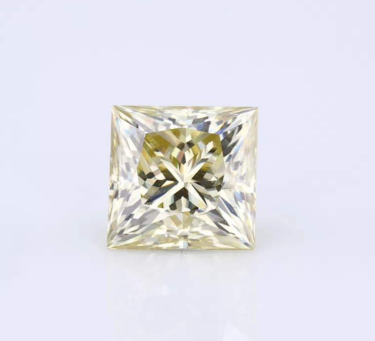 Pros and cons of choosing moissanite for an engagement ring by