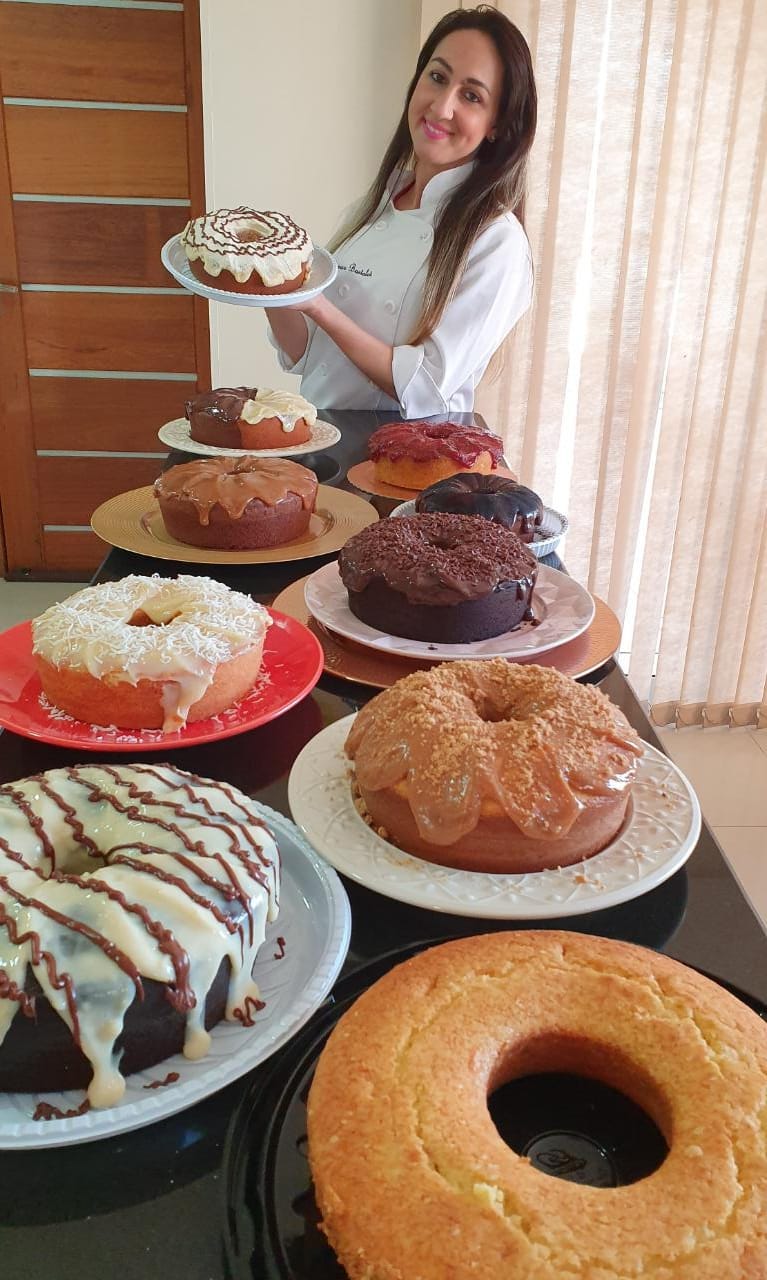 BOLOS DA VOVÓ. Veja como ela ganha muito dinheiro…