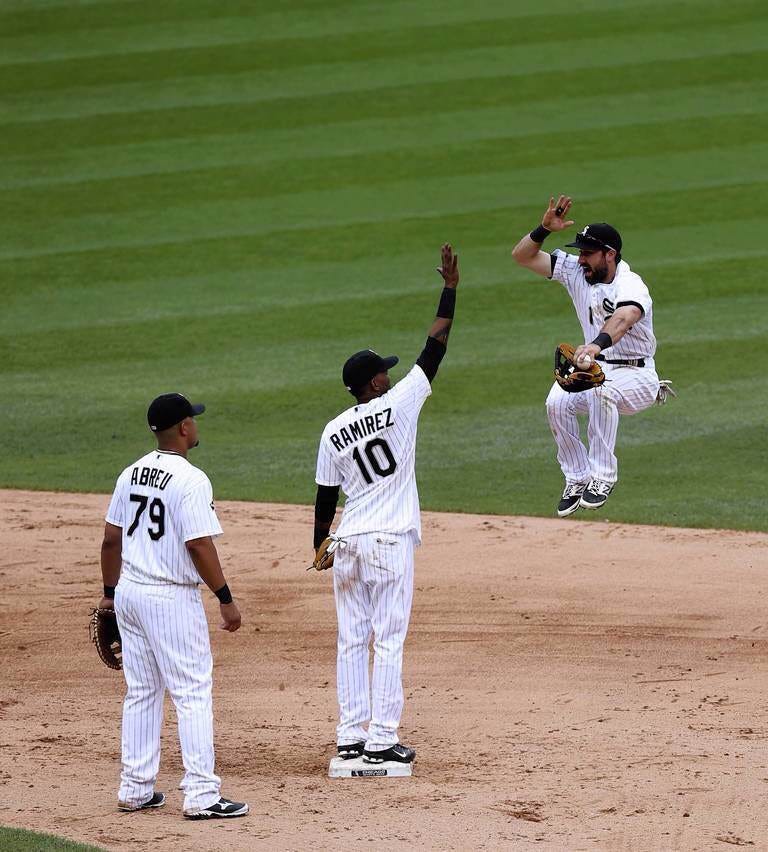 White Sox' Dunn's 8th opening-day home run ties MLB record