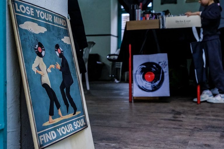 CD and vinyl record markets