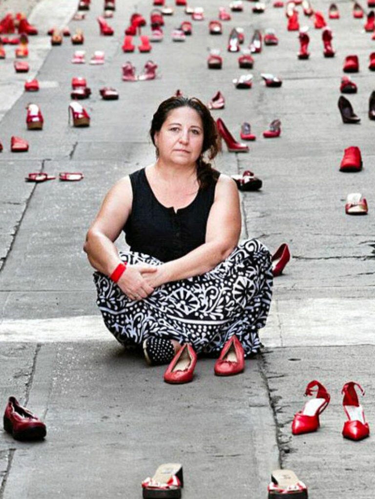 Scarpe rosse in arte. 25 novembre 2022: Giornata… | by paola magni | Medium