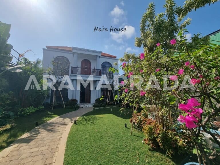 Jual Villa Baru Plus Apartemen Mungil Renon