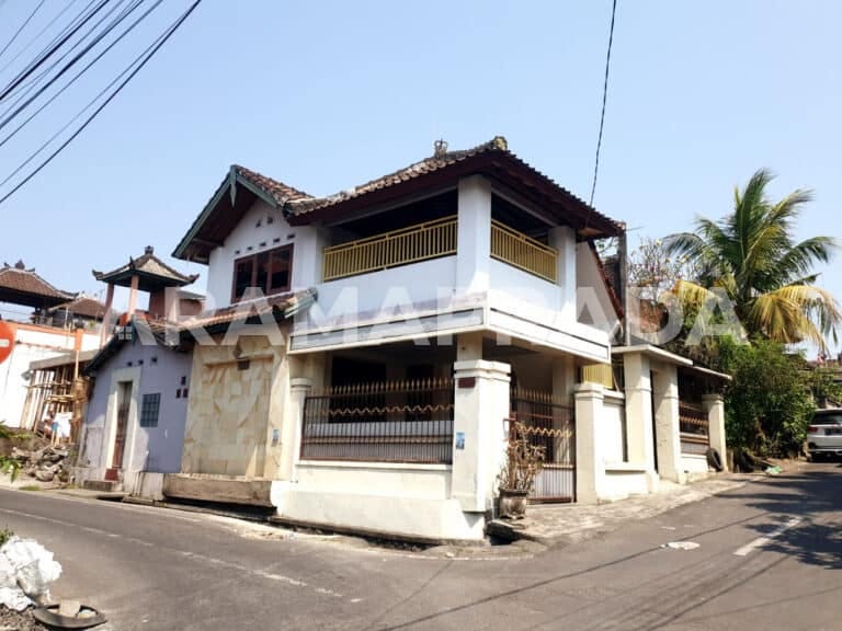 Jual Rumah Hook Siap Huni Lokasi Strategis 2 Lantai 4 Kamar Dalung Permai Badung