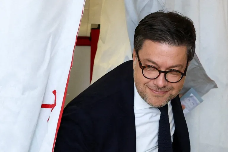 La France à la croisée des chemins : au-delà des urnes