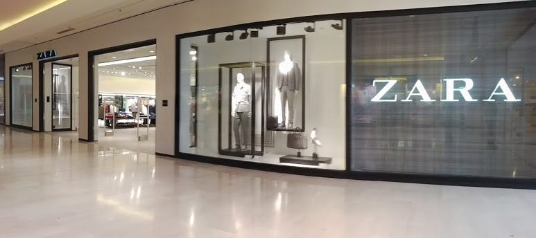 Dans les boutiques Zara, c'est à l'intérieur que ça se passe ! | by  François DI DIO | Medium