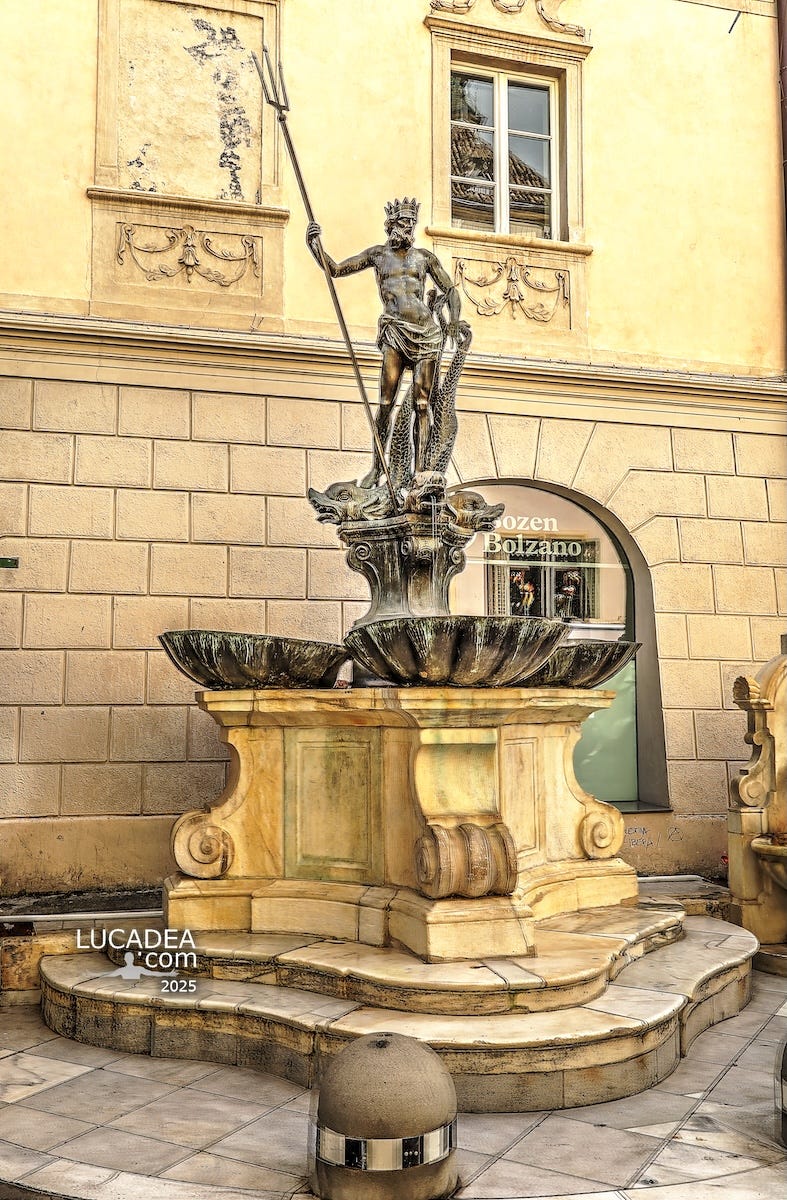 La fontana del Nettuno nel cuore di Bolzano
