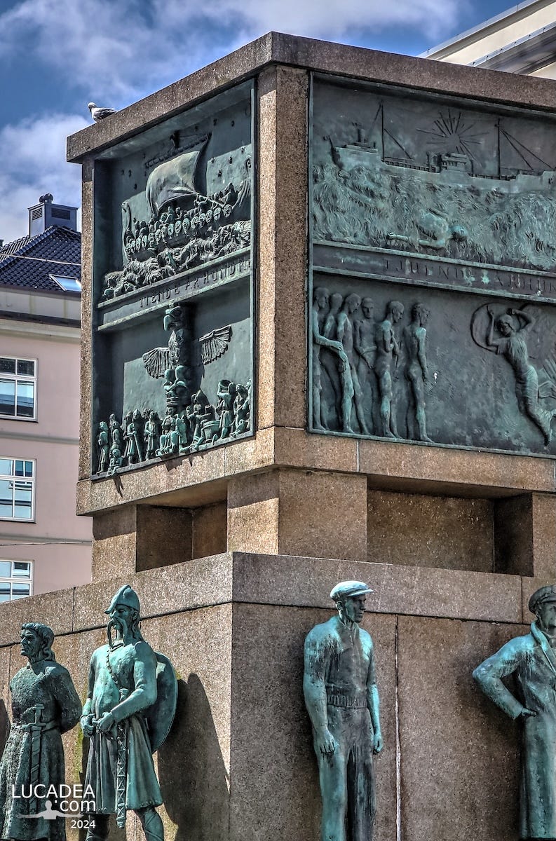 Il monumento ai marinai a Bergen in Norvegia