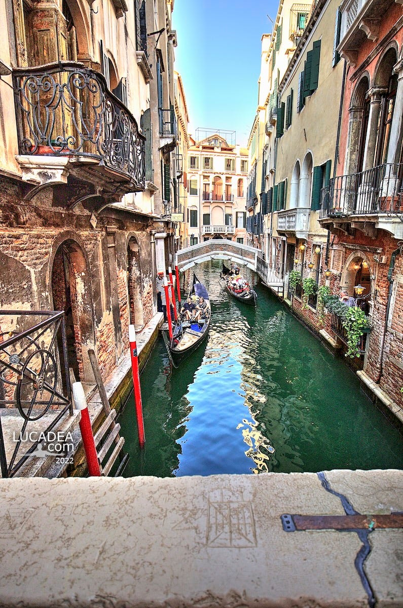A passeggio tra i ponticelli e i canali di Venezia