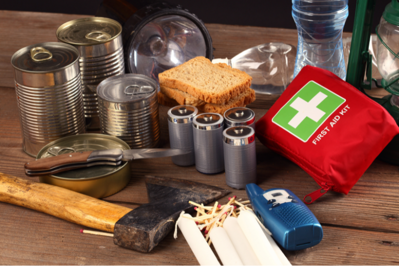 How to Make a Power Outage Kit  Emergency preparedness kit, Power outage  kit, Emergency preparation