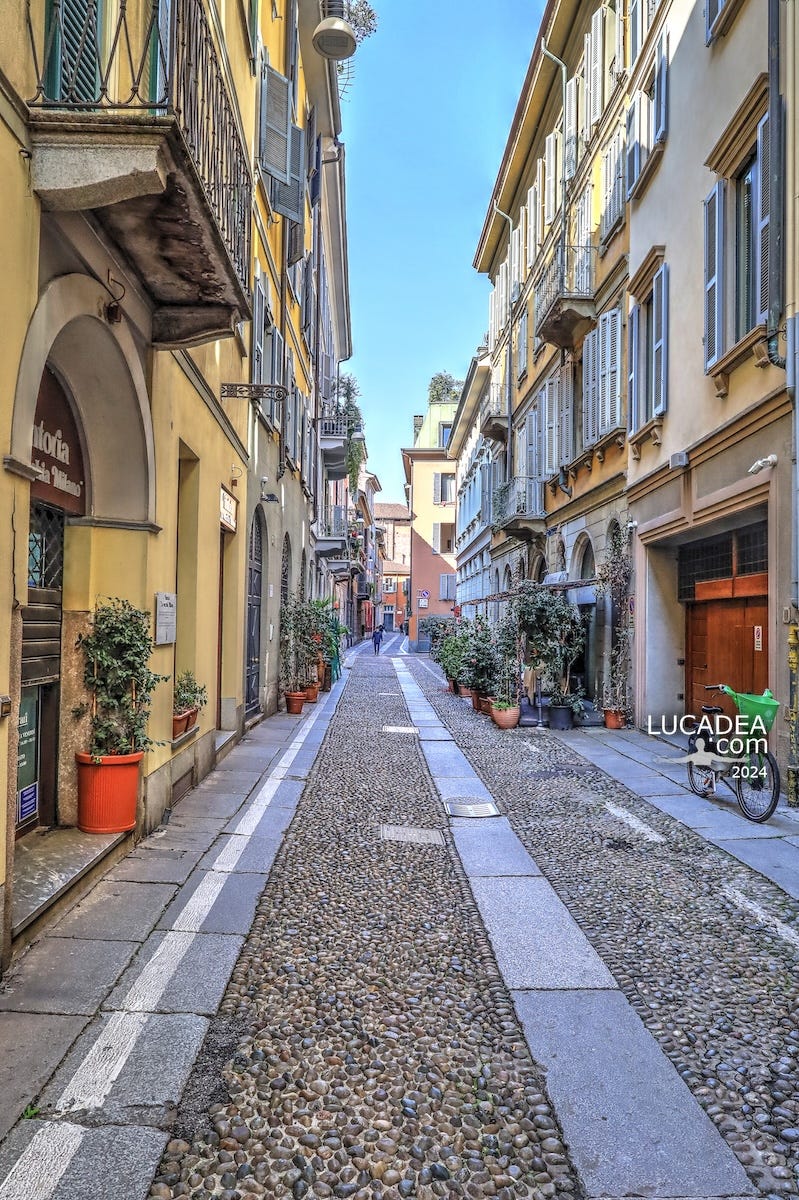 Uno scorcio di via Ciovasso a Milano