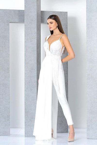 How To Pick The Right Party Gown As Per The Body Type? - Beauty and the  Mist | Ivory wedding dress, Party gowns, Wedding dress