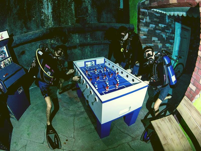 Dubai : Play arcade games in world’s deepest swimming pool