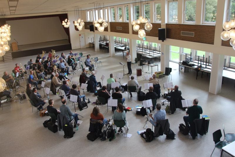 „Weil gemeinsam besser ist“: Festgottesdienst in der Hinterlandhalle