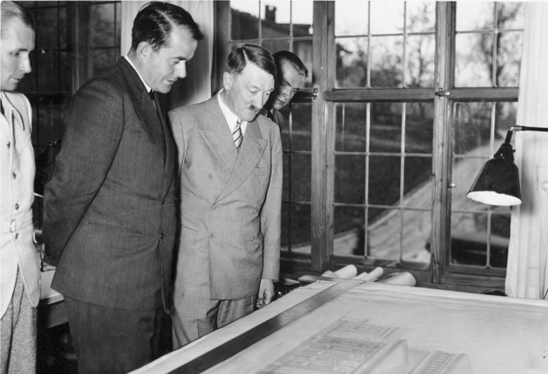 Speer with Hitler in Obersalzberg | Image Source: Wikimedia Commons (Public Domain)