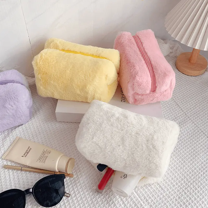 The Ultimate Sourcing Guide for Plush and Faux Fur Cosmetic Bags (And Mistakes to Avoid）