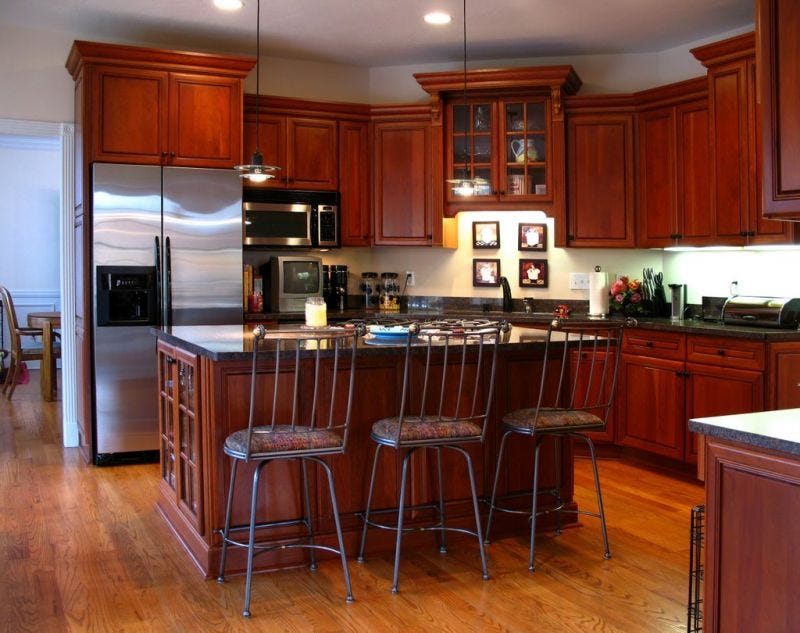 Should You Renovate Yourself or Hire a Professional Kitchen Remodeler