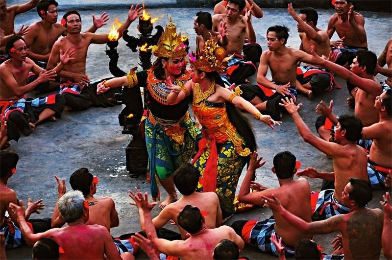 Kostum Tari Kecak: Simbol Budaya dan Estetika dalam Seni Pertunjukan