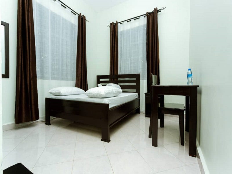 Kili Haven Lodge: Private Single Room, Steps from Kilimanjaro