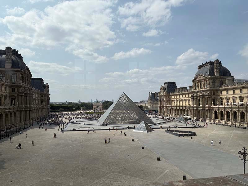 What It’s Really Like to Visit the Louvre