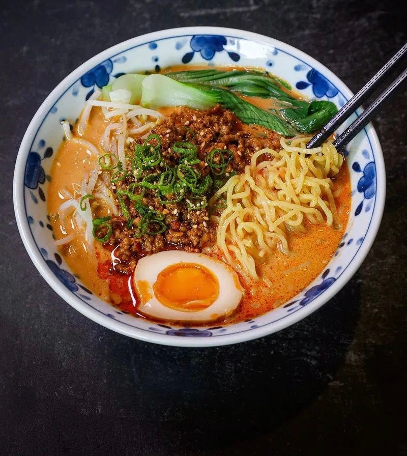 Semangkuk Ramen Panas